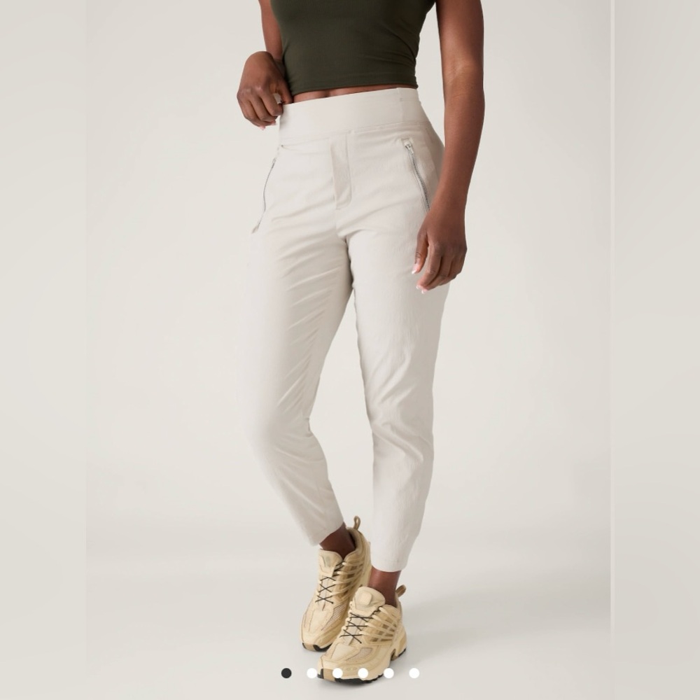 ATHLETA | The Trekkie North Jogger in Ecru Size 6